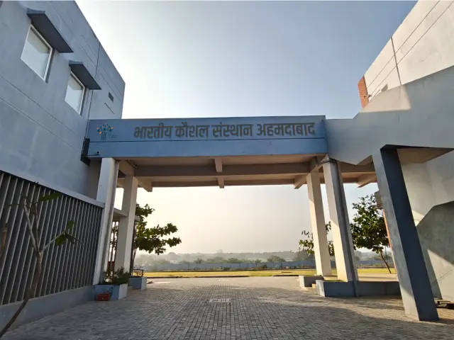 IIS Ahmedabad: Campus namehindi